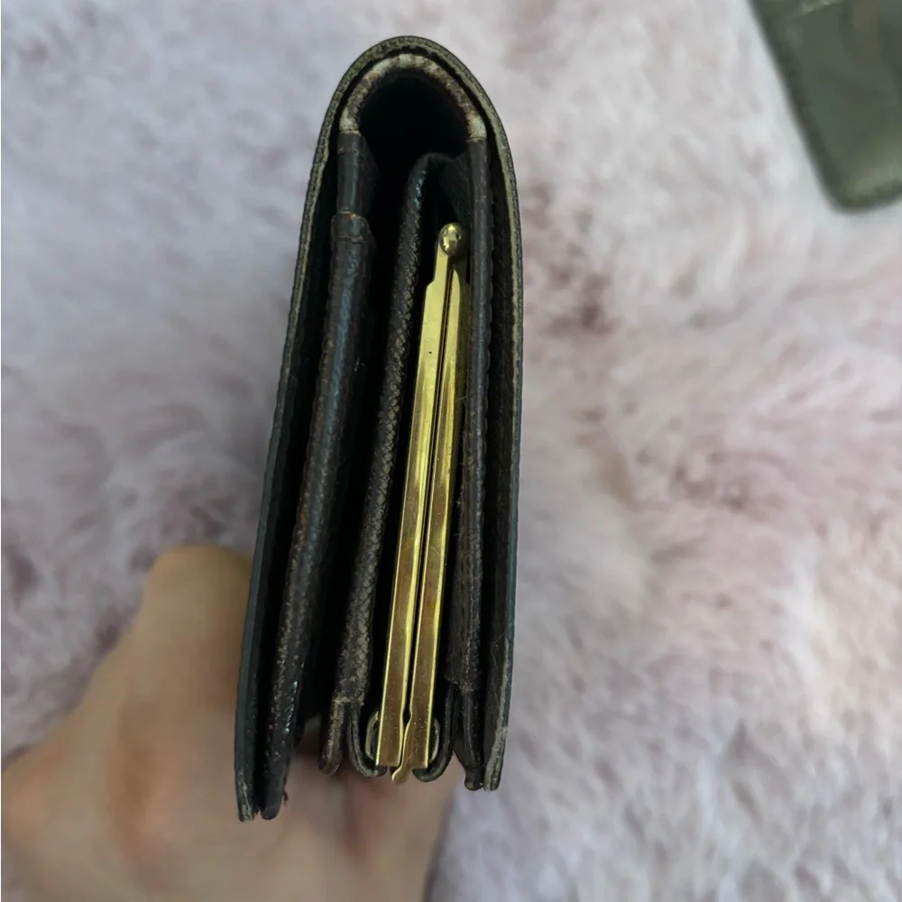 Authentic Louis Vuitton Damier Wallet - Picture 12 of 12